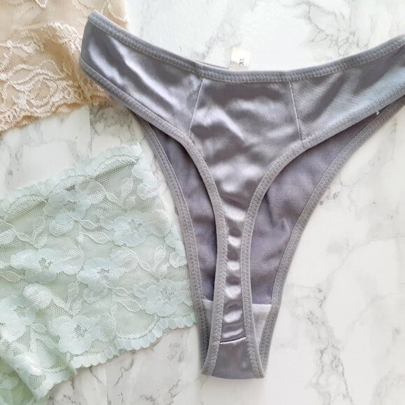 Lacey Undies & Thong - Picture 8 of 9